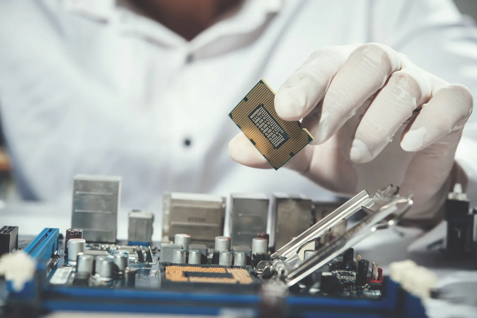 Ricerca Investitori Startup Acceleratori AI per Chip – Italia