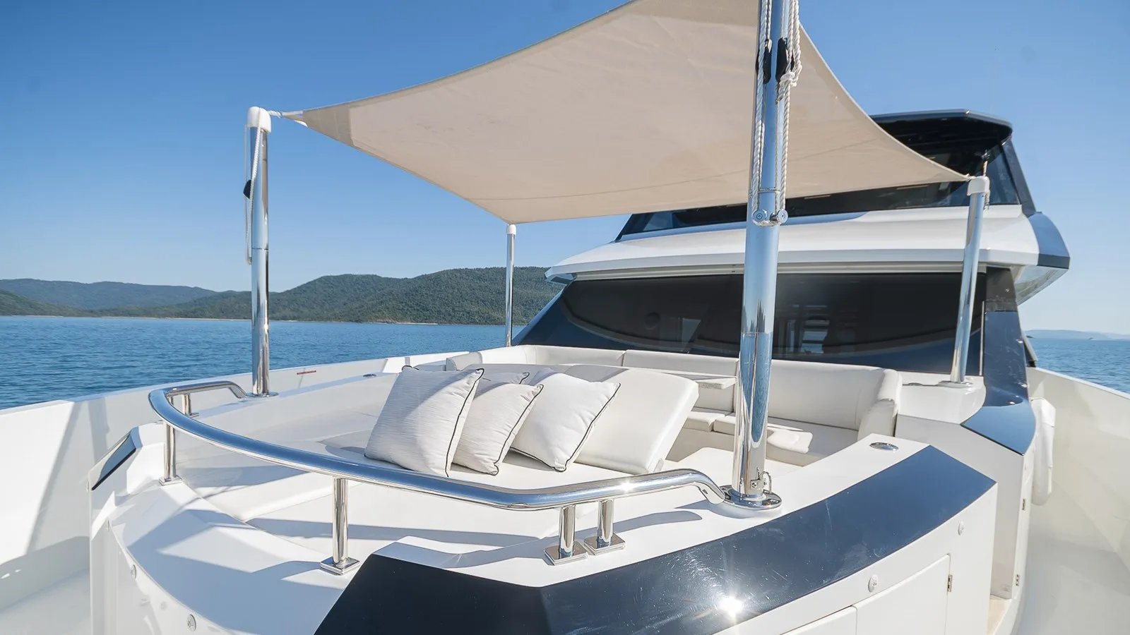 Ocean Alexander 26r Enclosed