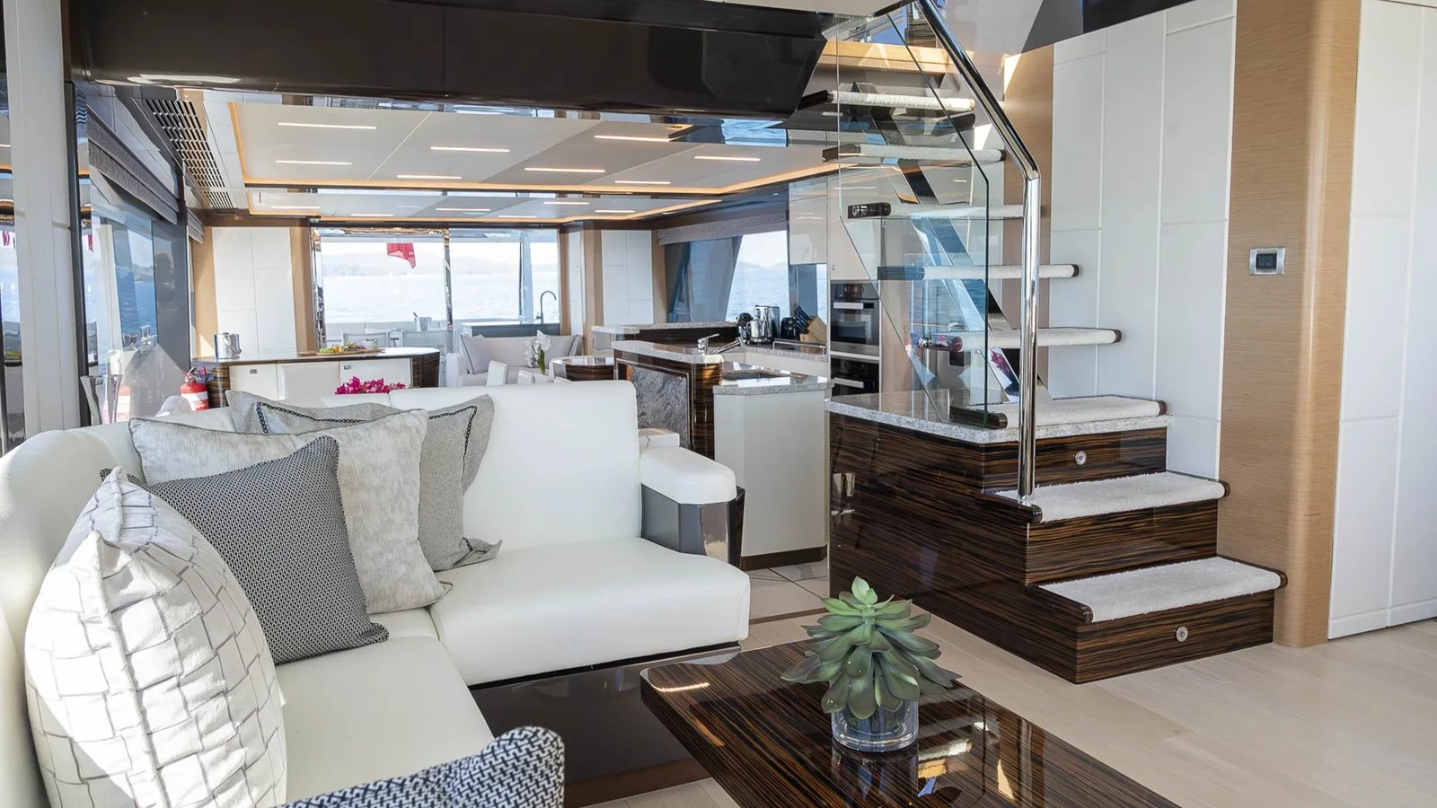 Ocean Alexander 26r Enclosed