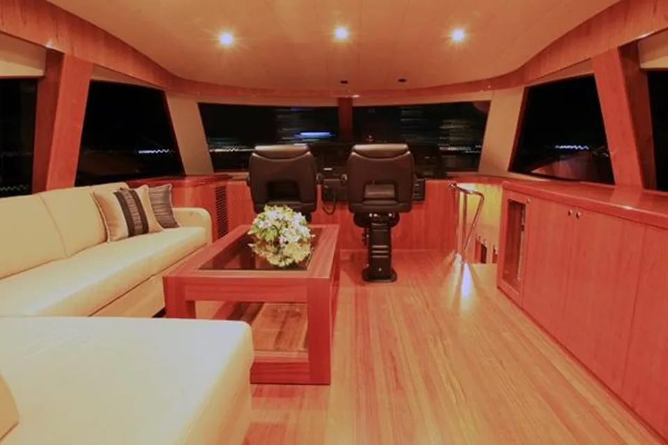 Johnson 83' SKYLOUNGE W/FISHING COCKPIT