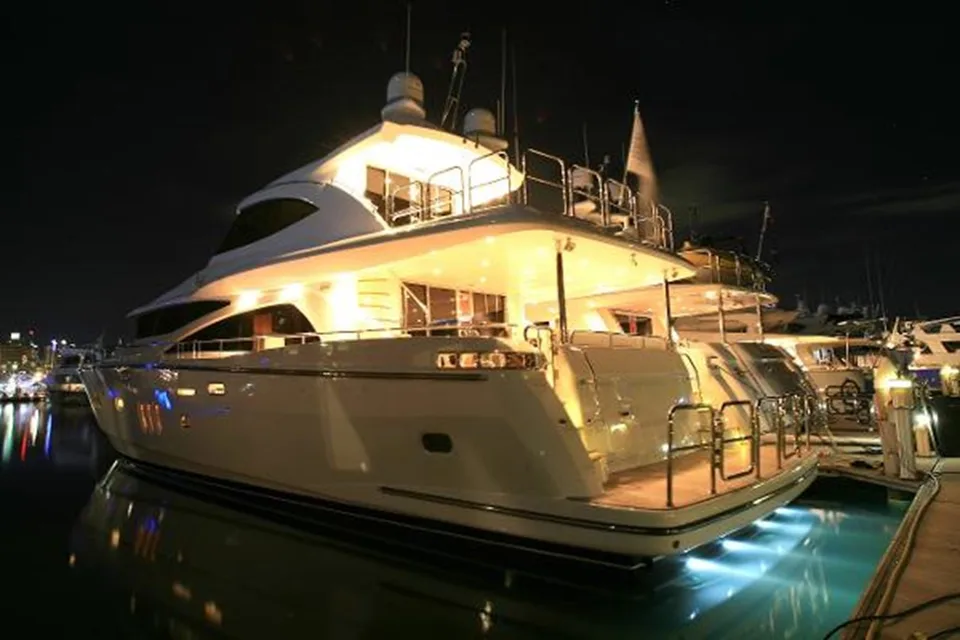 Johnson 83' SKYLOUNGE W/FISHING COCKPIT