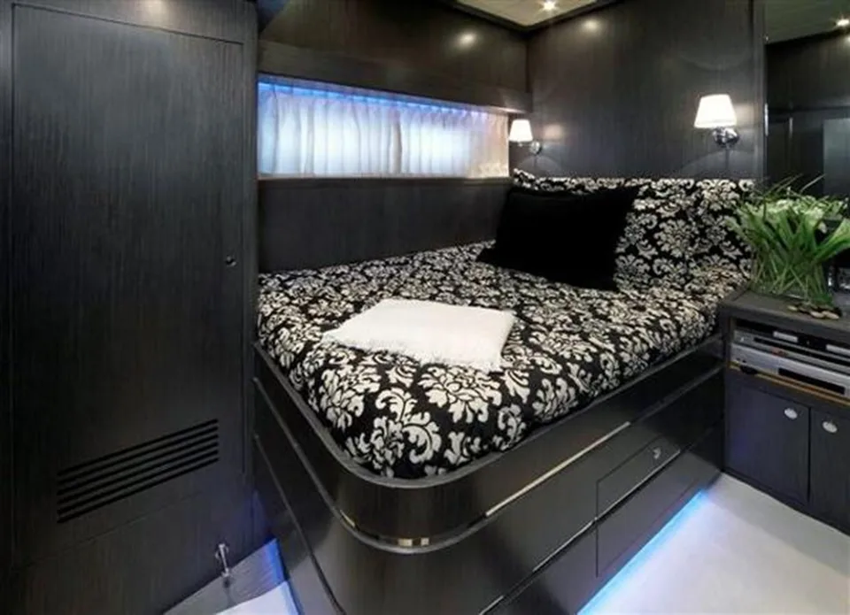 Johnson 83' SKYLOUNGE W/FISHING COCKPIT