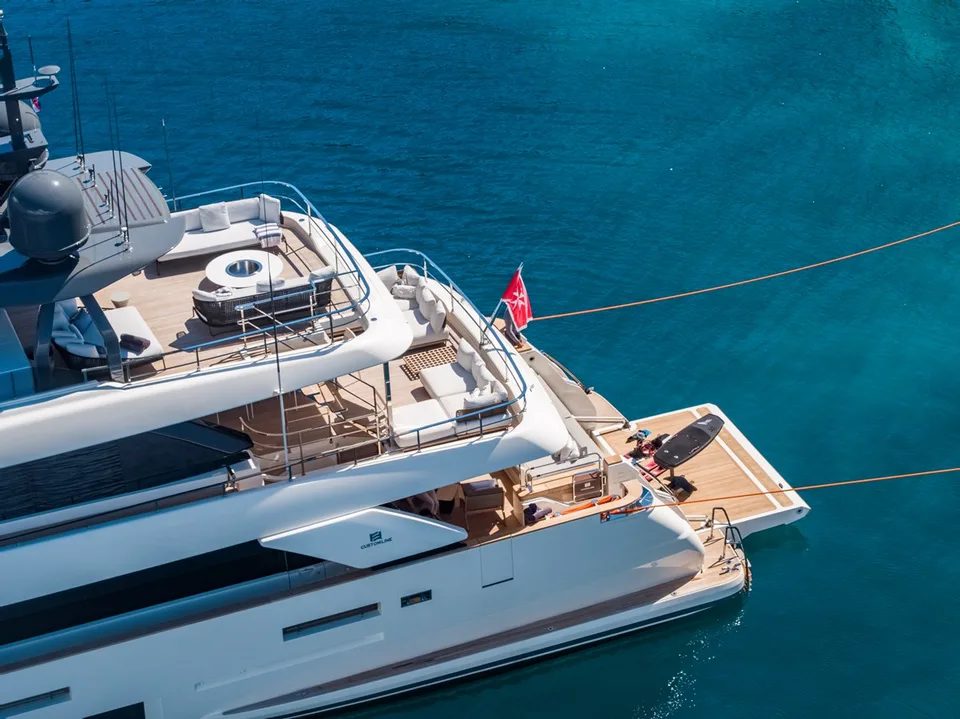 Custom Line Navetta 33