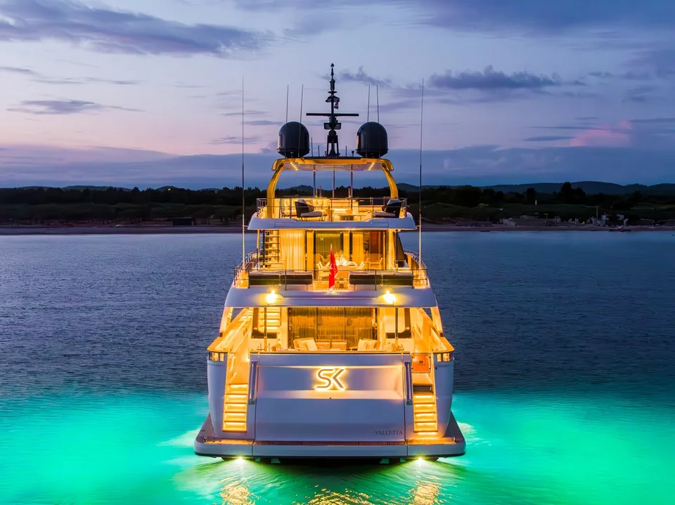 Custom Line Navetta 33