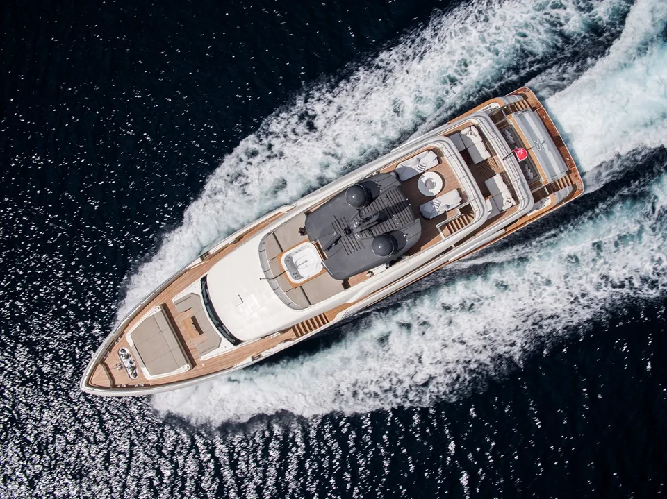 Custom Line Navetta 33