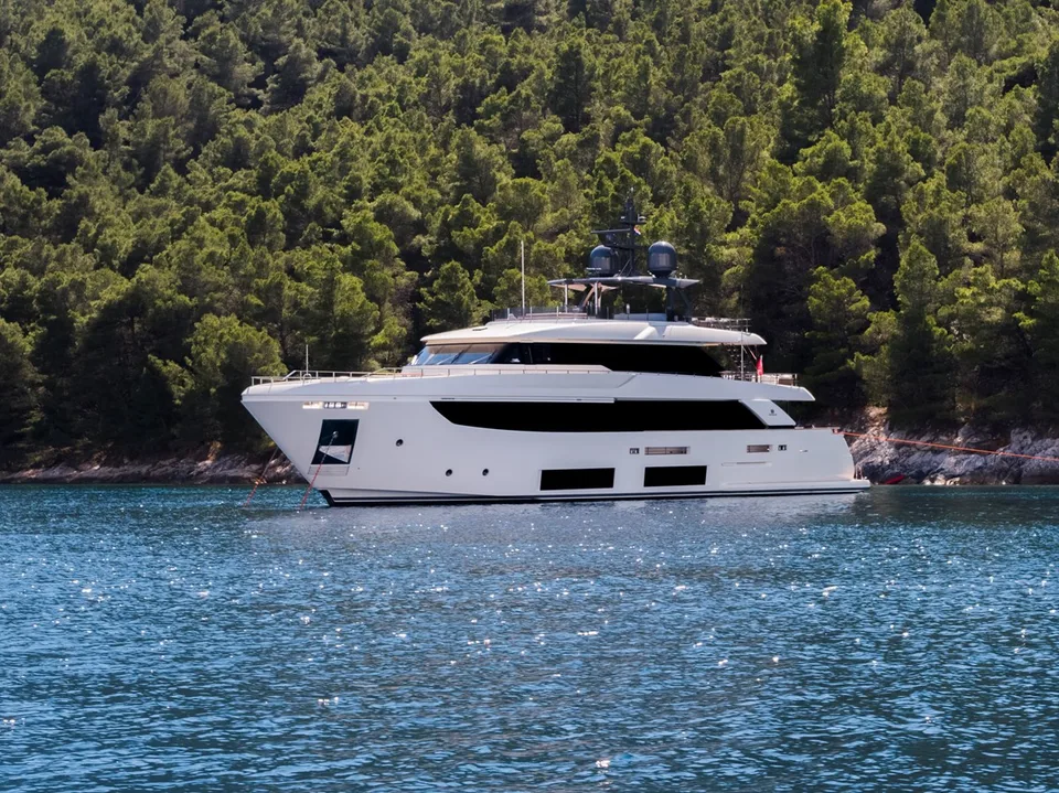 Custom Line Navetta 33