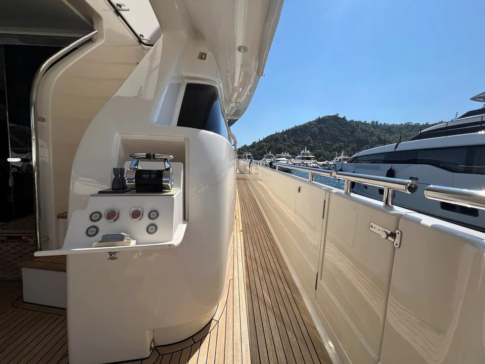 Ferretti Yachts Ferretti 800