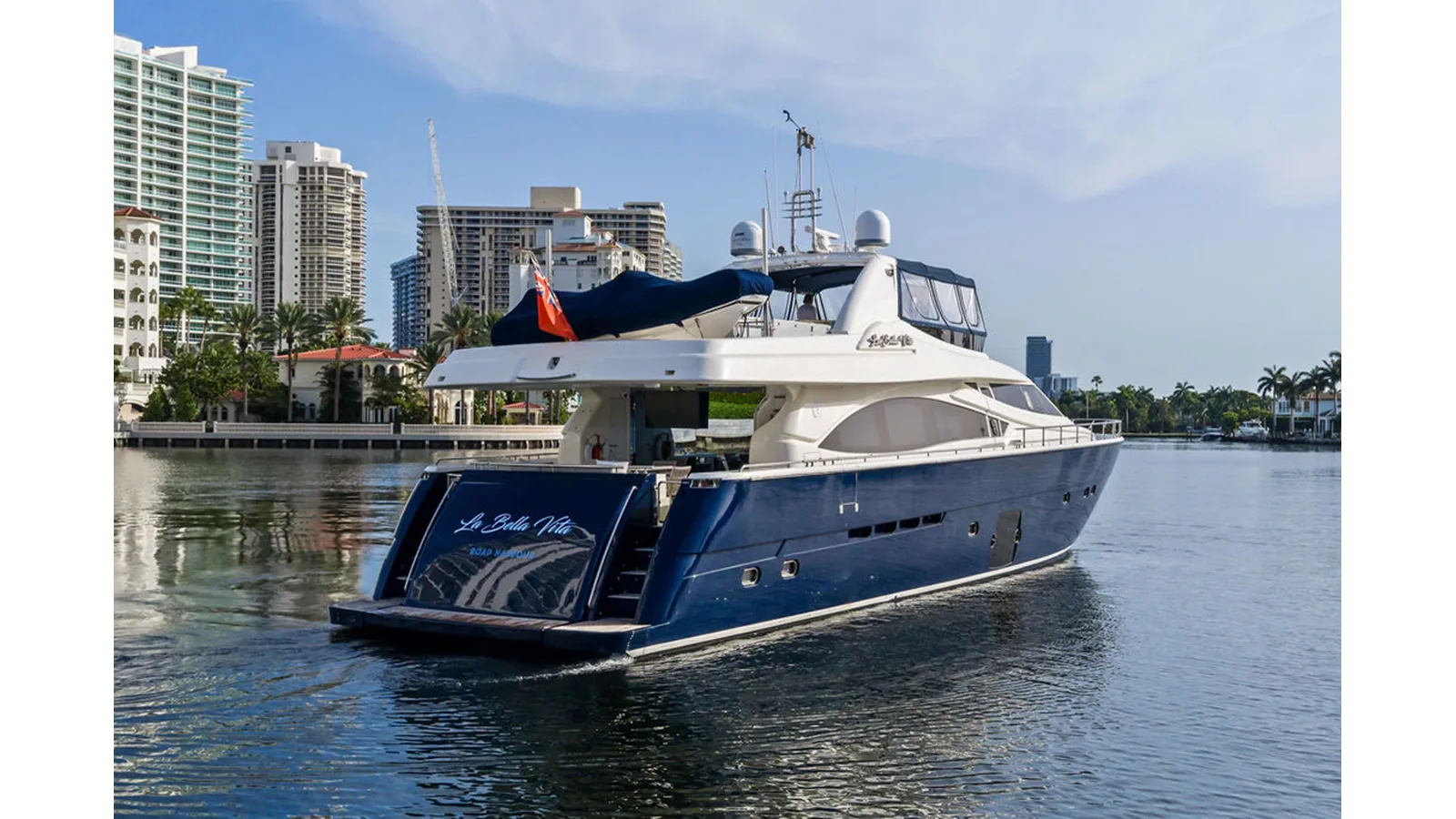 Ferretti Yachts 830
