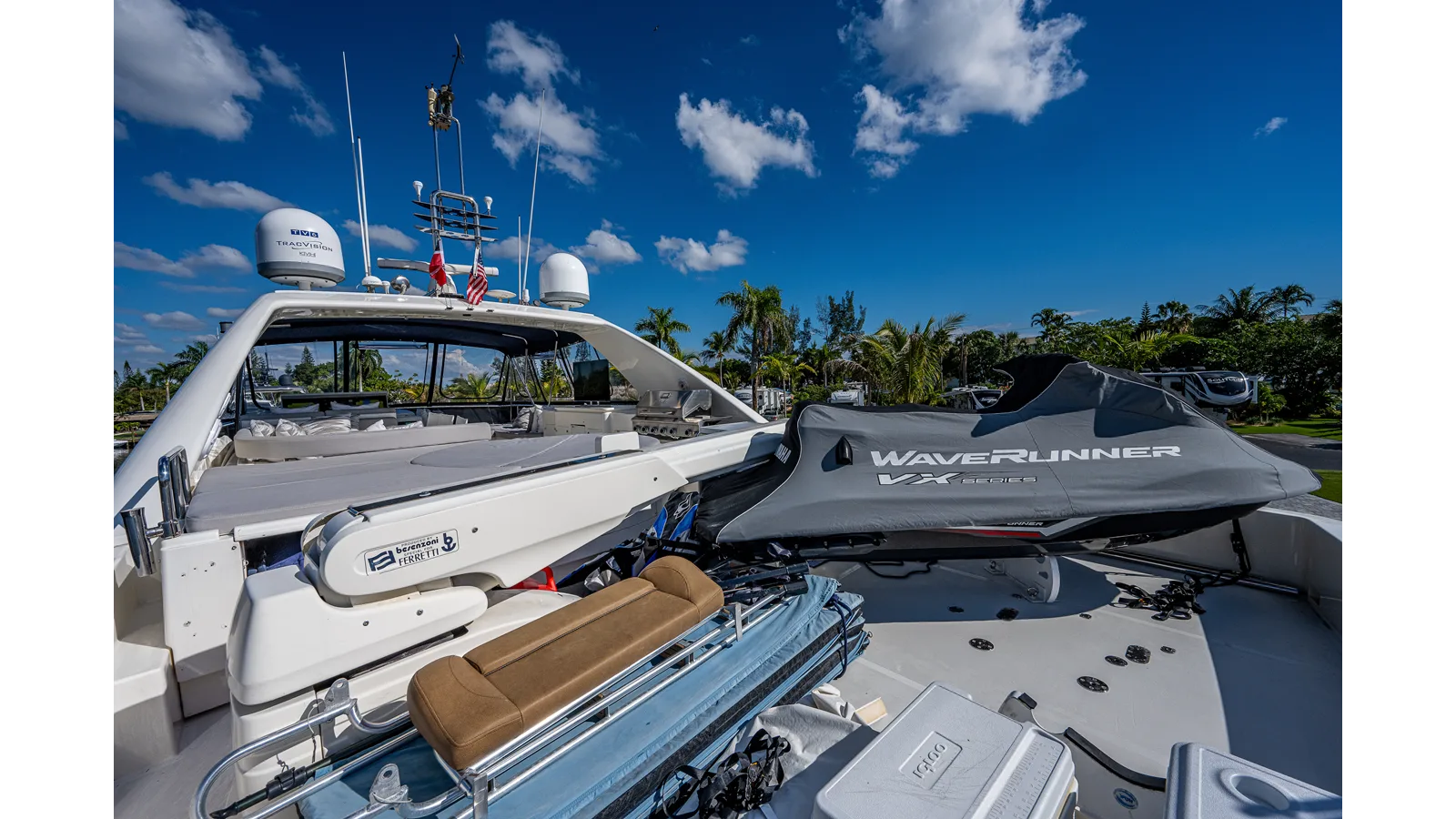 Ferretti Yachts 830