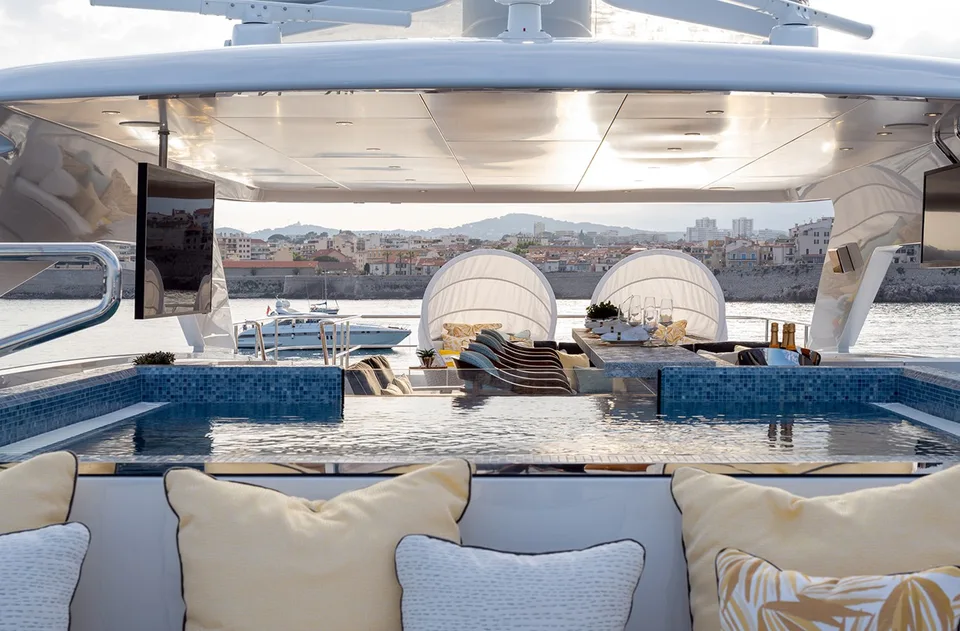 Heesen 55m