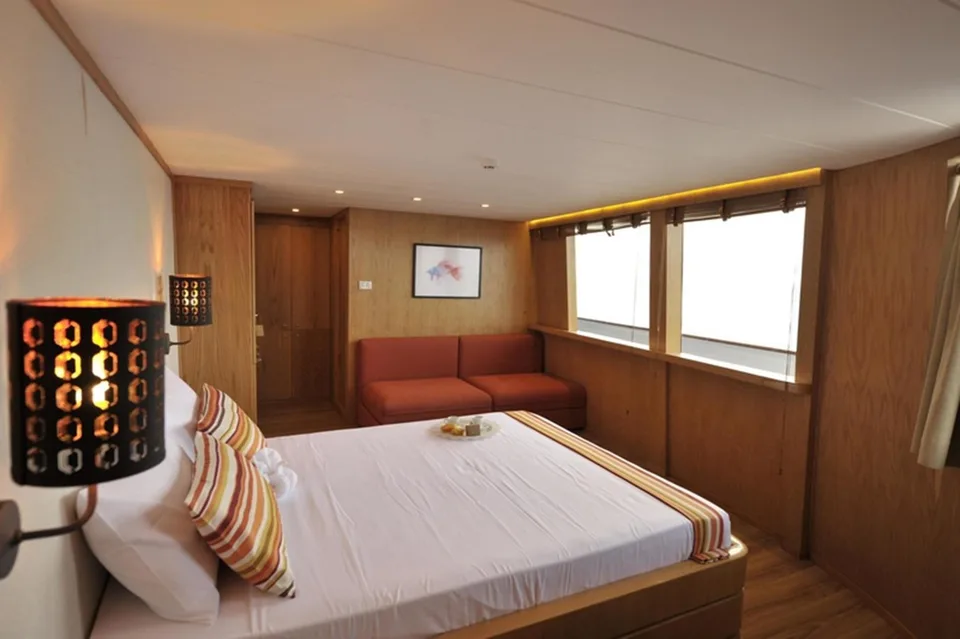 Custom 142  LUXURY SAFARI YACHT