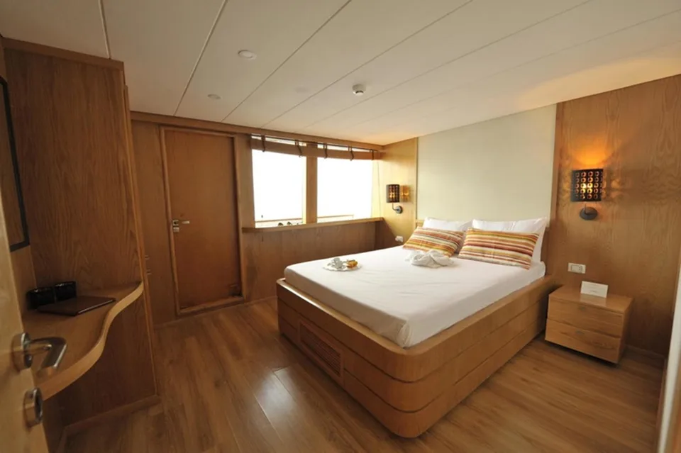 Custom 142  LUXURY SAFARI YACHT