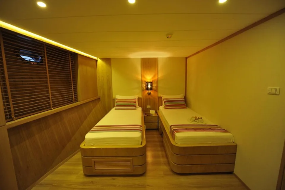 Custom 142  LUXURY SAFARI YACHT