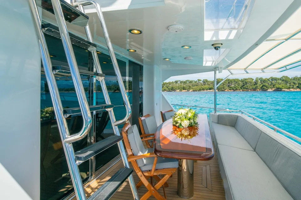 Hatteras 86 Convertible