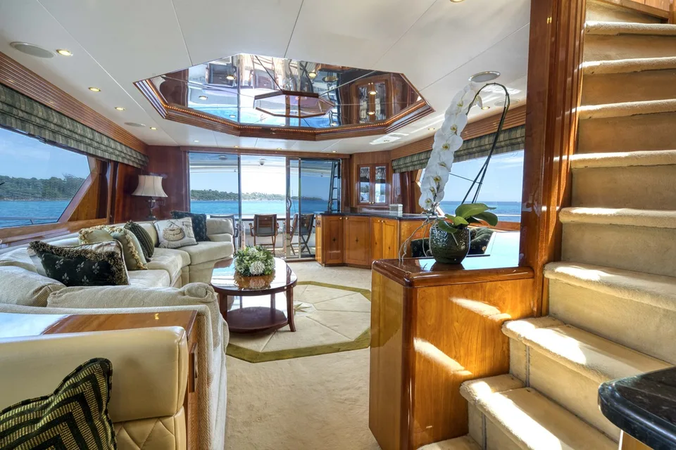 Hatteras 86 Convertible