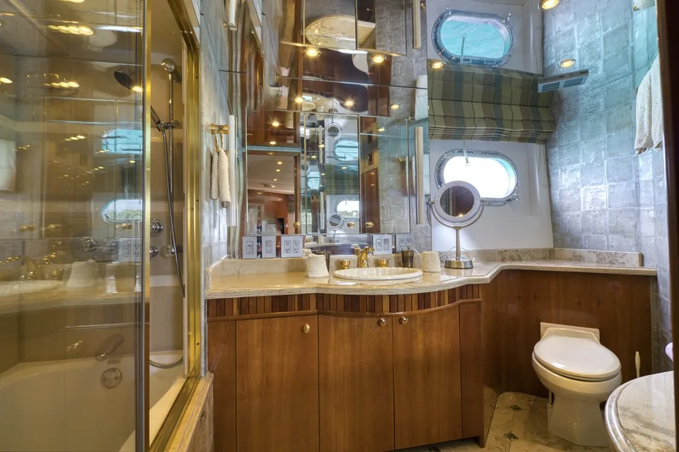 Hatteras 86 Convertible