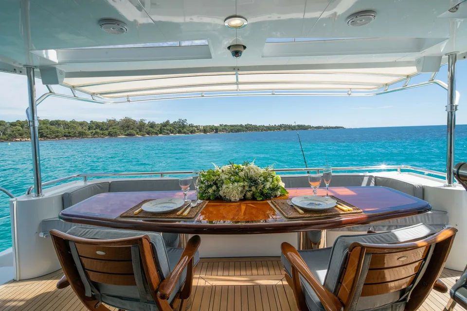 Hatteras 86 Convertible