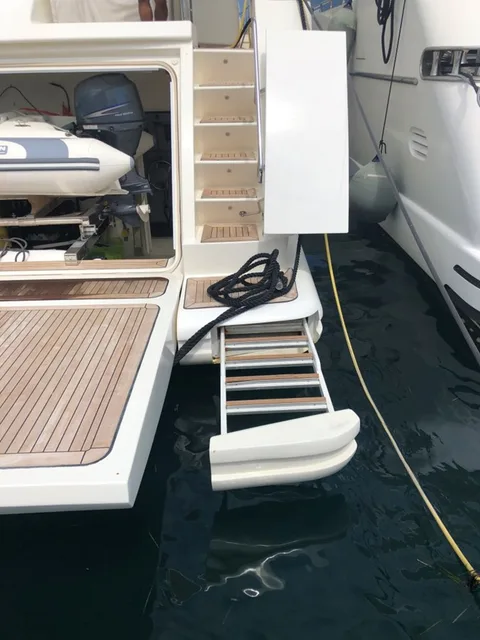 Ferretti Custom Line CL 97