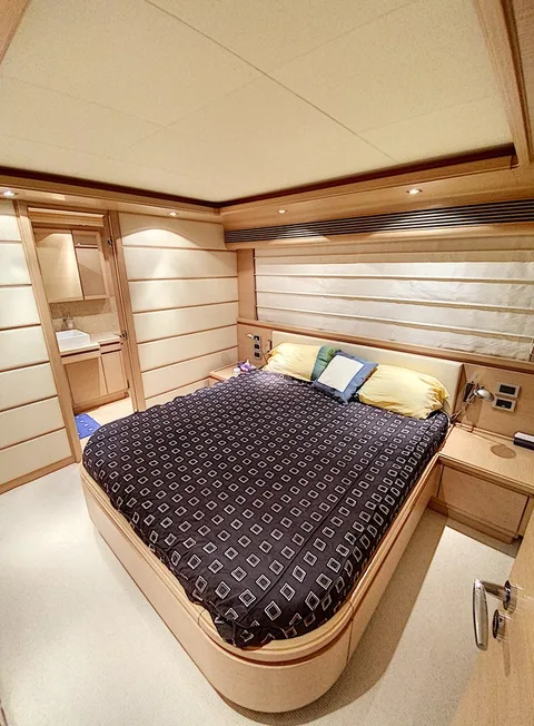 Ferretti Custom Line CL 97