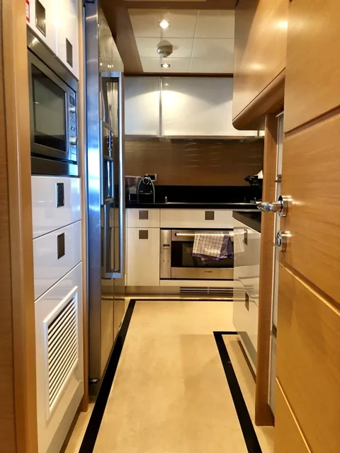 Ferretti Custom Line CL 97