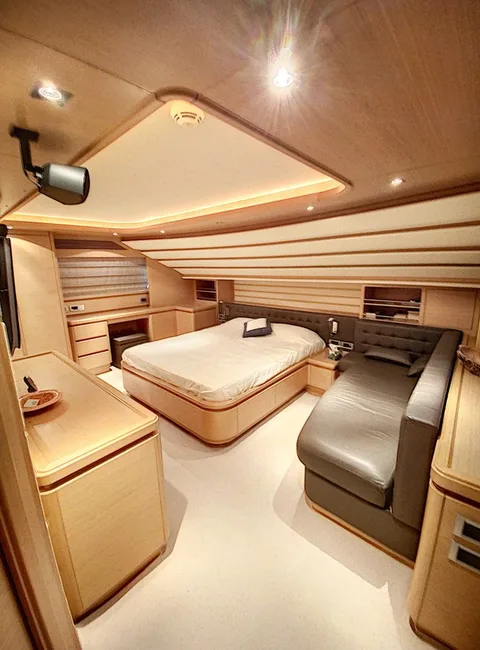 Ferretti Custom Line CL 97
