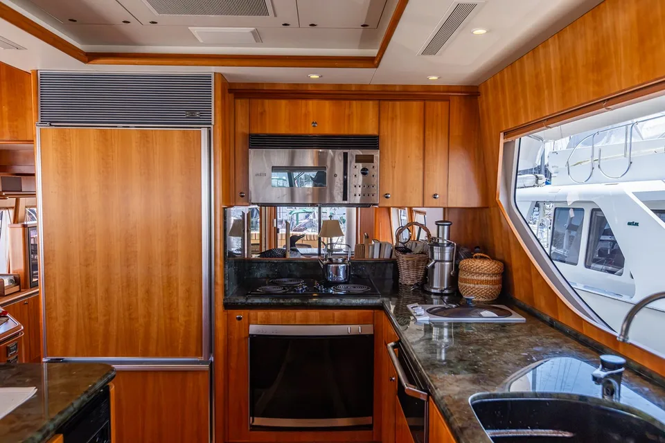 West Bay 86 Raised Pilothouse