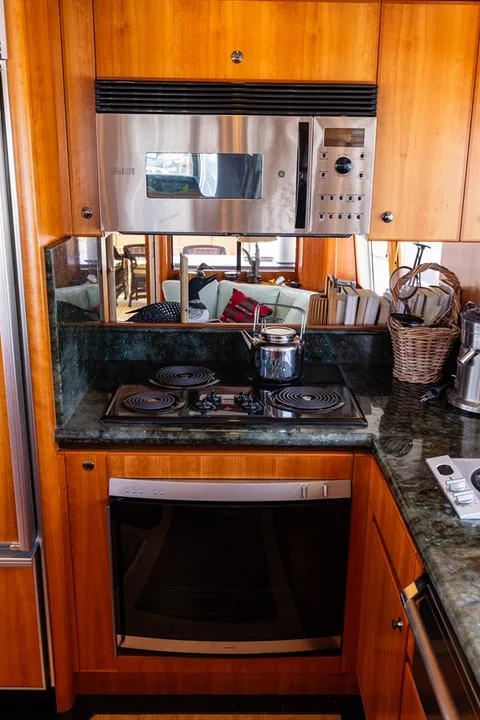 West Bay 86 Raised Pilothouse