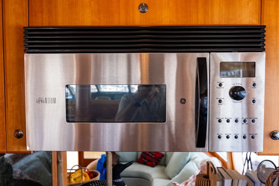 West Bay 86 Raised Pilothouse