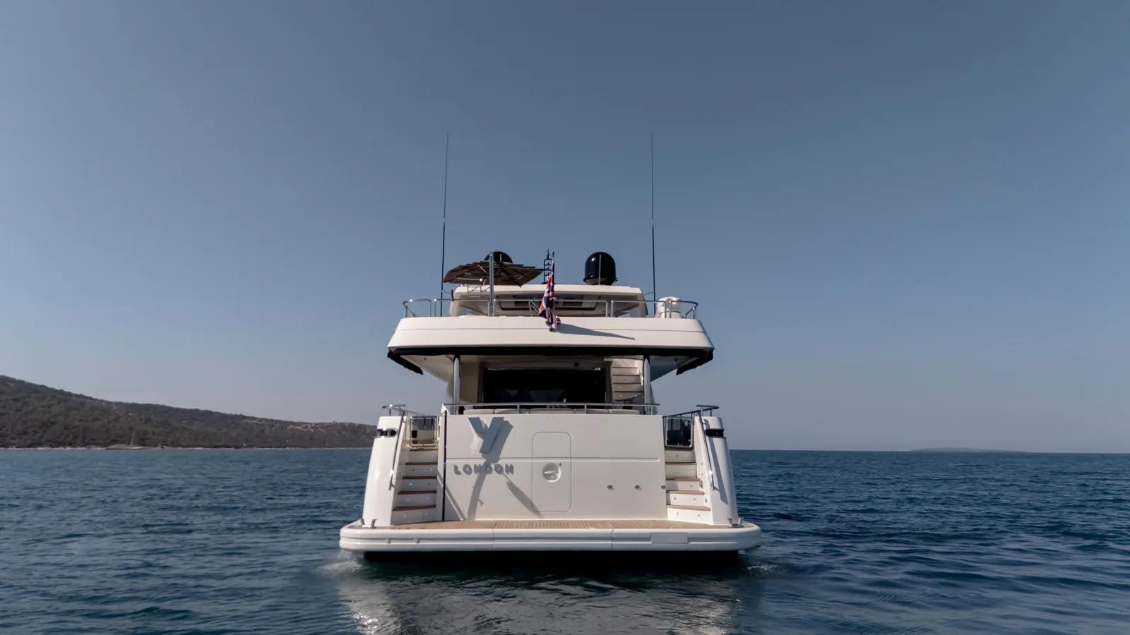Mengi Yay Raised Pilothouse