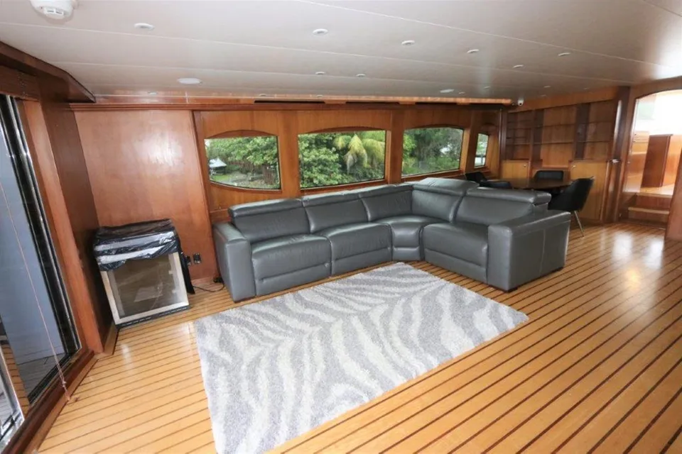 Hatteras 80