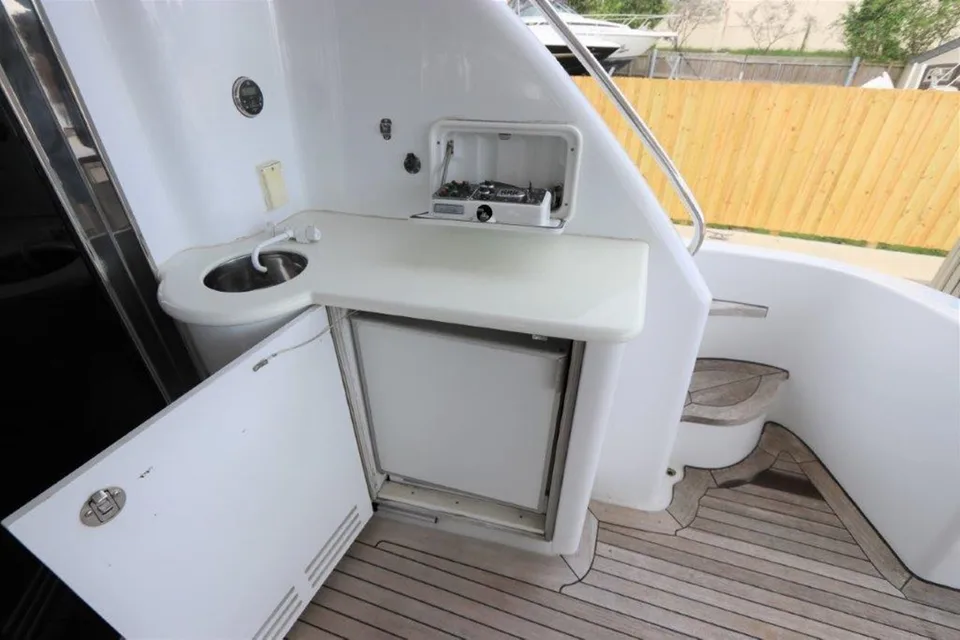 Hatteras 80