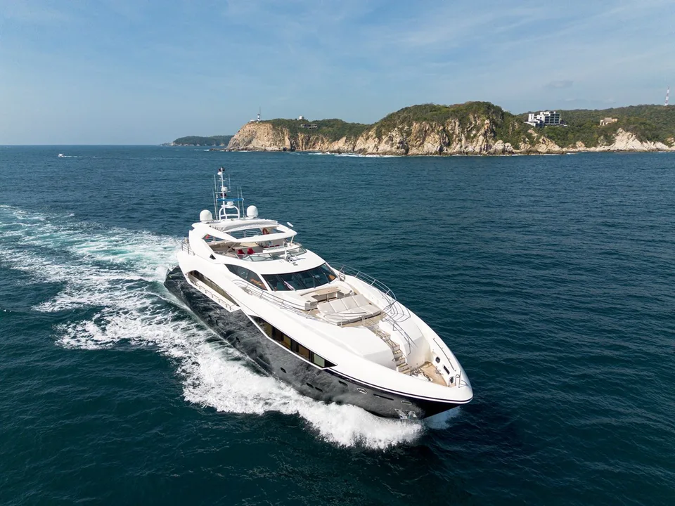 Sunseeker Sport Yacht