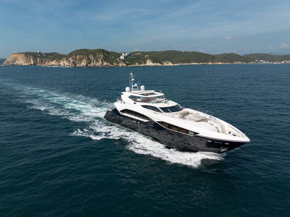 Sunseeker Sport Yacht
