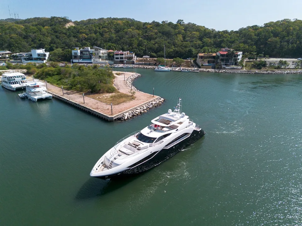 Sunseeker Sport Yacht