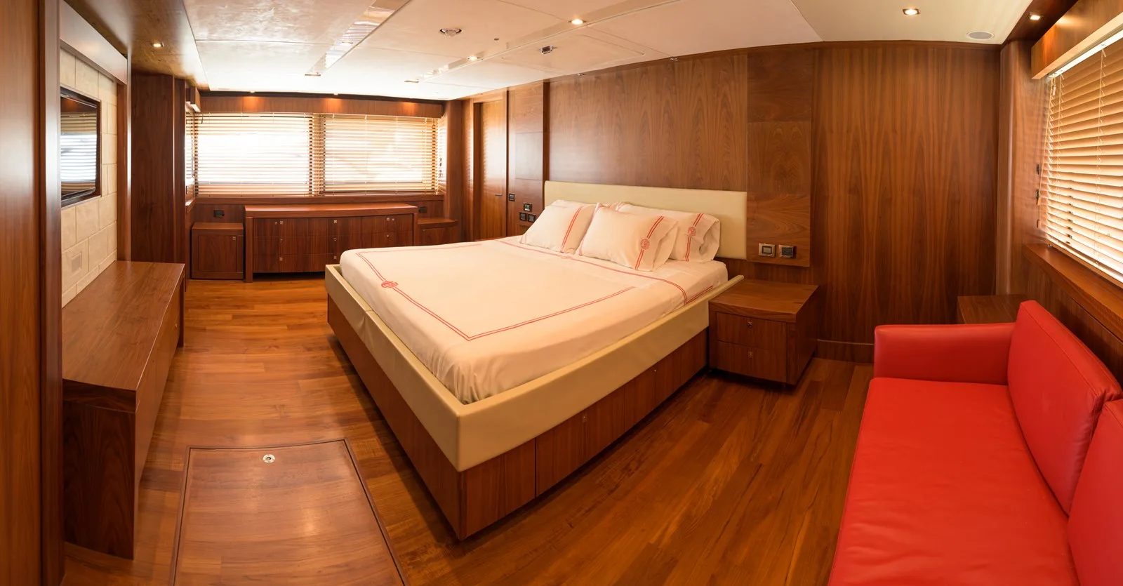Sunseeker Sport Yacht