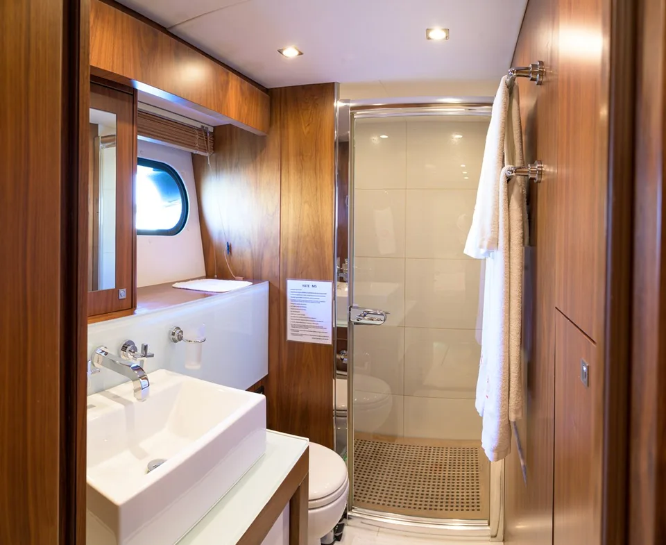 Sunseeker Sport Yacht