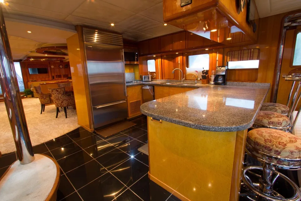 President 100 Motor Yacht