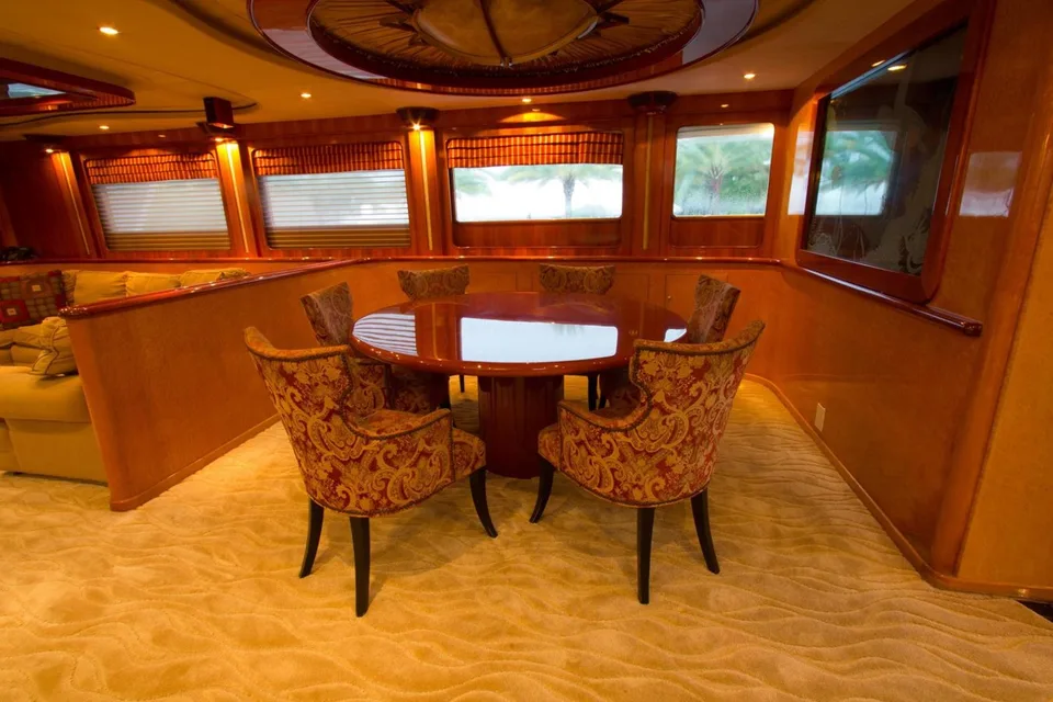 President 100 Motor Yacht