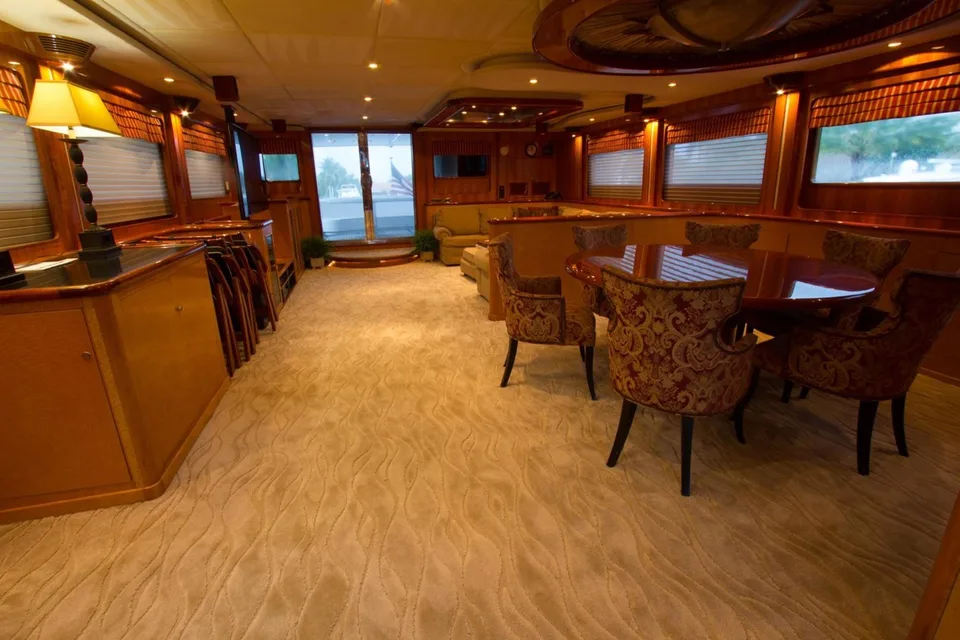 President 100 Motor Yacht