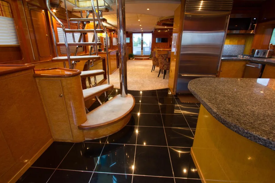 President 100 Motor Yacht