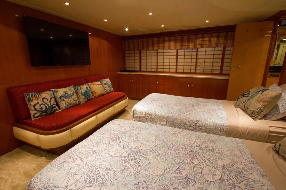 President 100 Motor Yacht