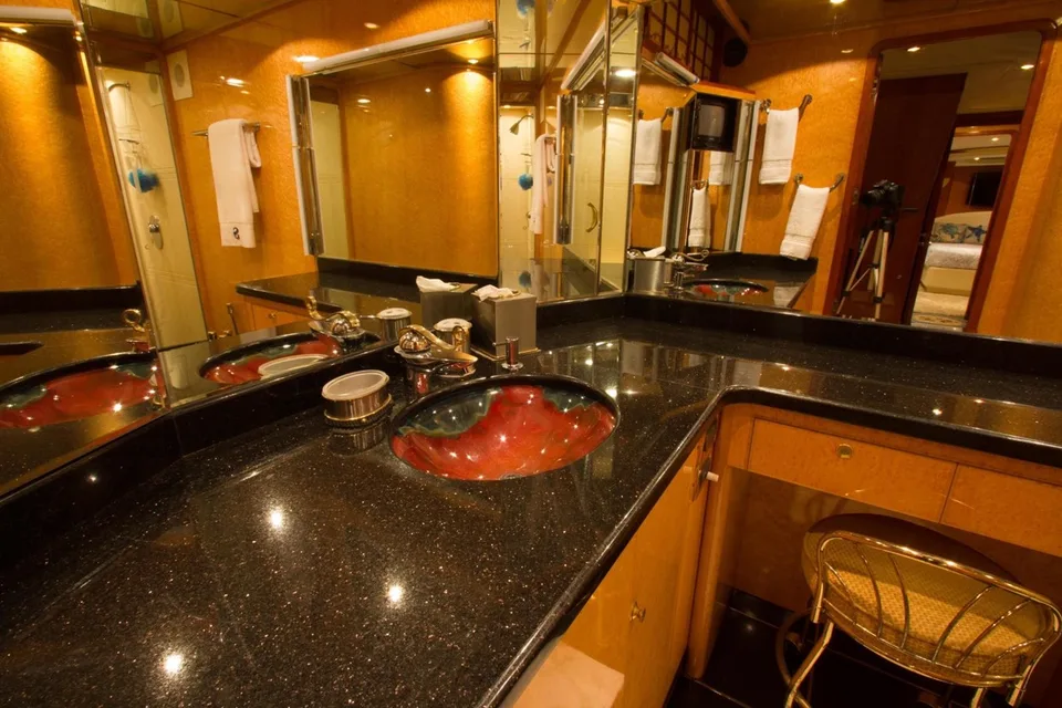 President 100 Motor Yacht