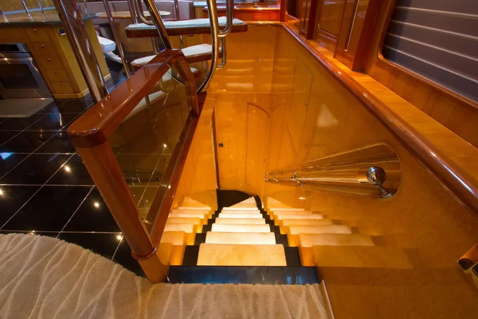 President 100 Motor Yacht