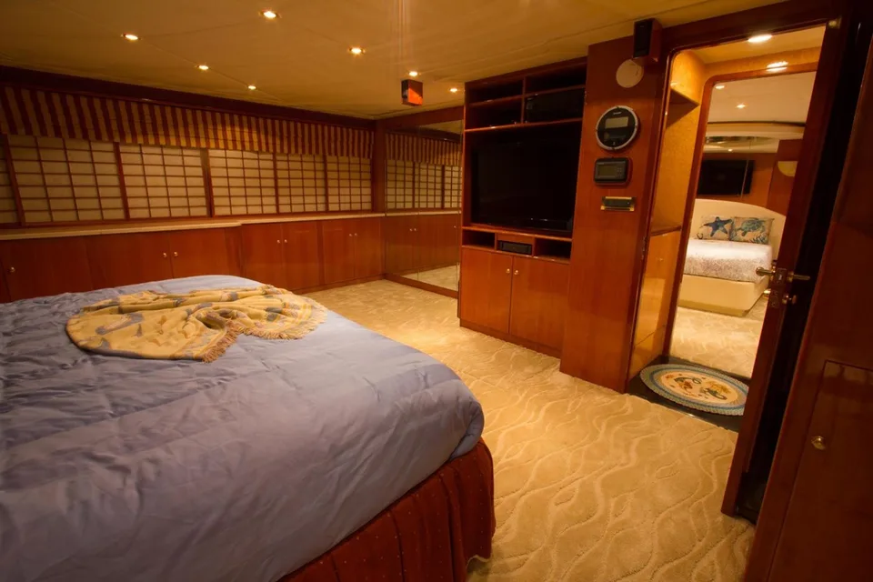 President 100 Motor Yacht