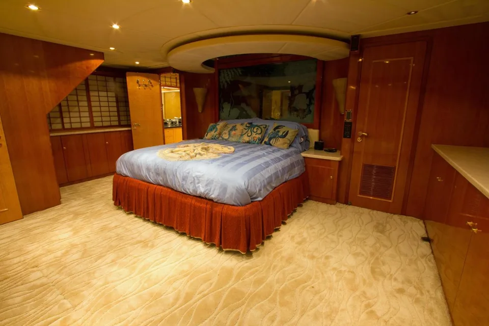 President 100 Motor Yacht