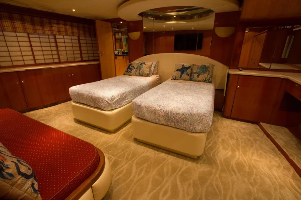 President 100 Motor Yacht
