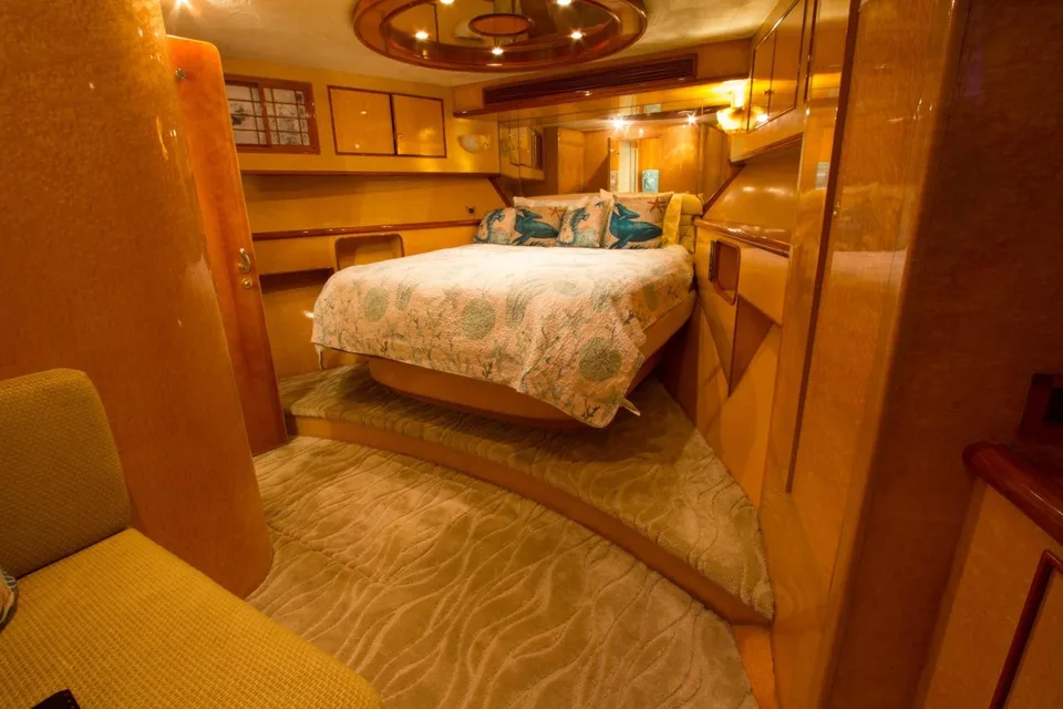 President 100 Motor Yacht