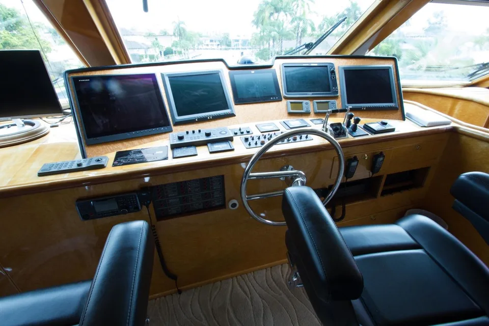 President 100 Motor Yacht