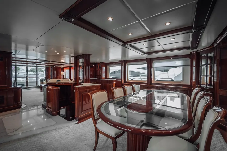 Benetti  Benetti 115