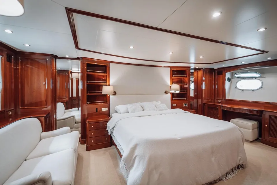 Benetti  Benetti 115